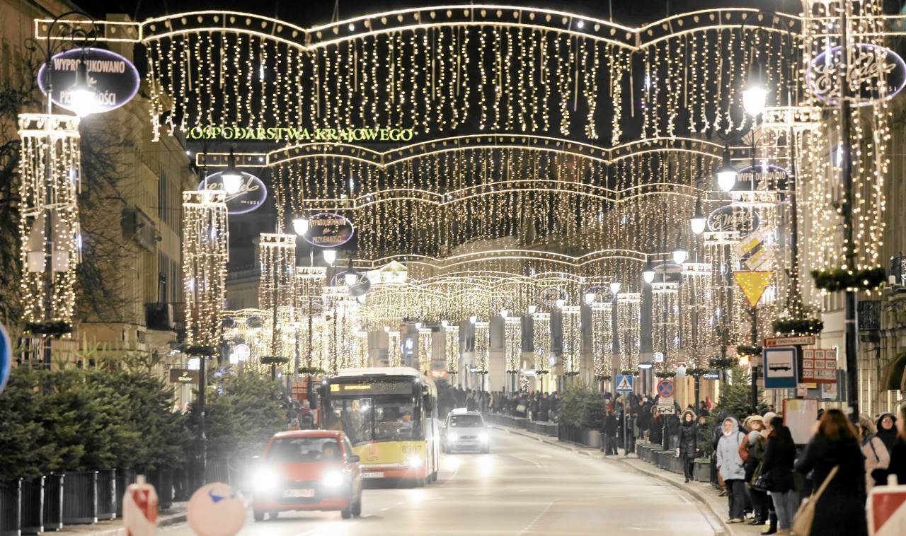 Take a walk around Warsaw decorated with Christmas lights
